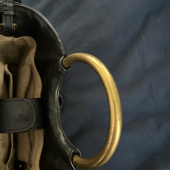 Excellent used condition! J.Crew Bracelet bucket bag in Italian leather. - Picture 7 of 8